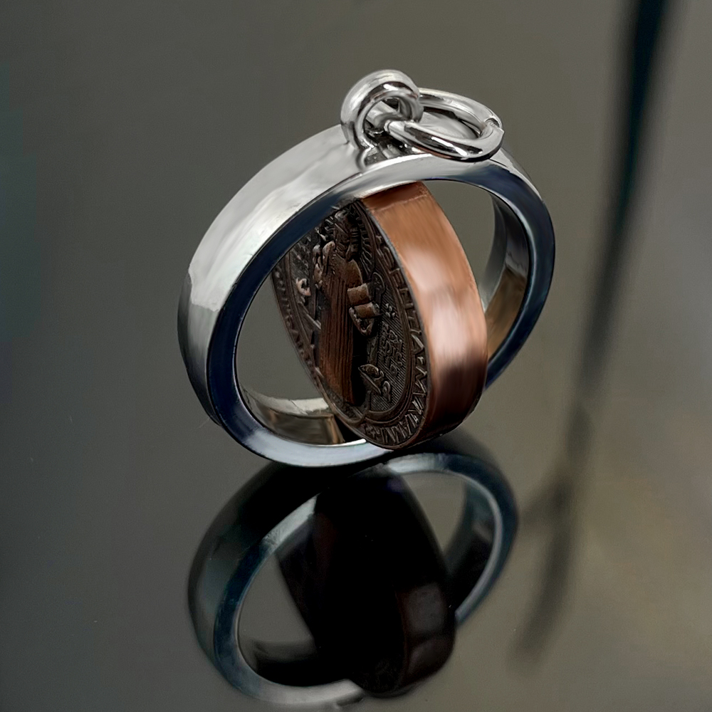 Nuova Collana con Medaglia di  - Jewelry & Watches Ltd recensione e prezzo